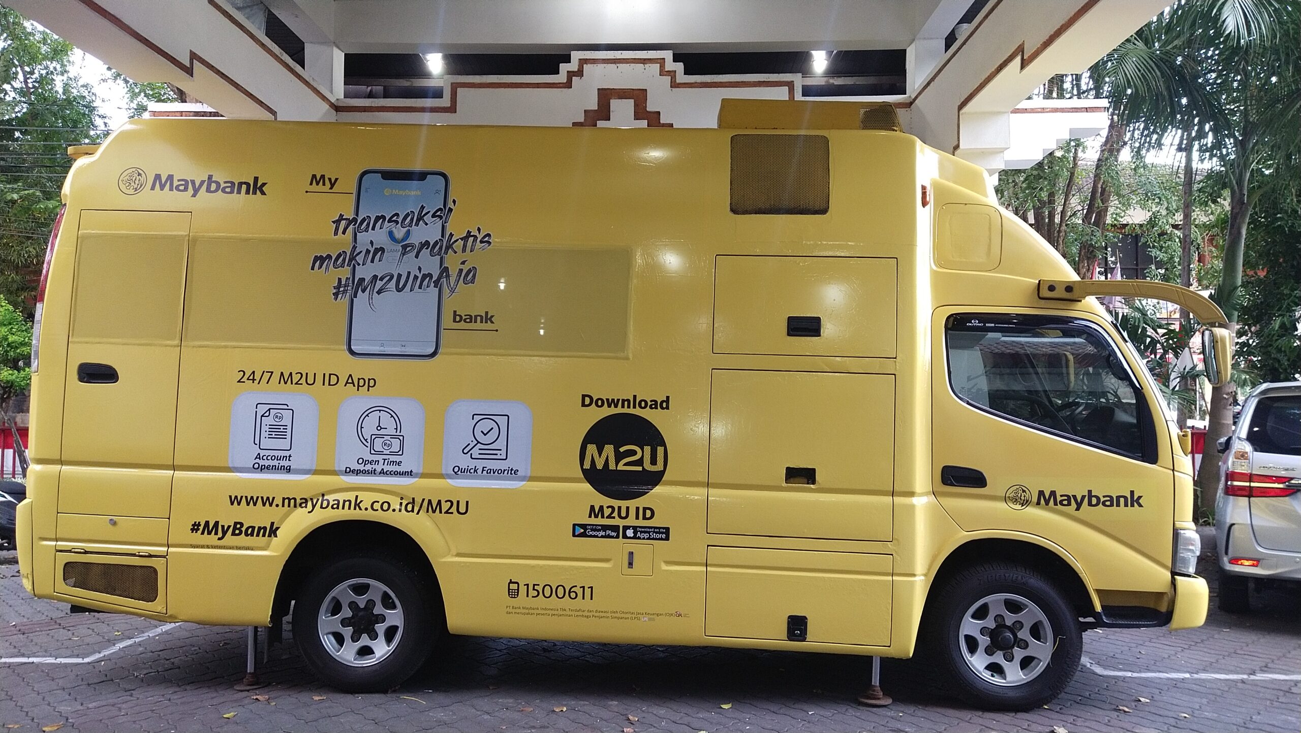 Branding mobil maybank