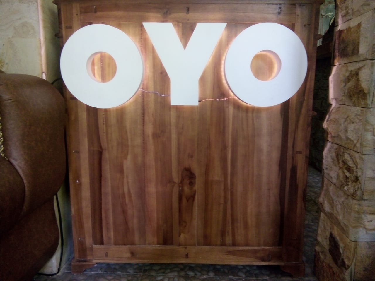 Huruf timbul acrylic